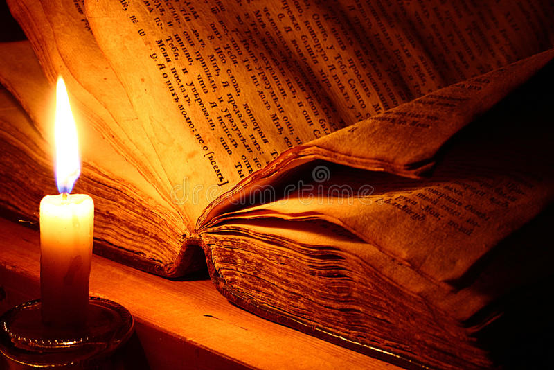 bougie-de-livre-de-vintage-56903400